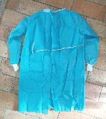 Lot composé d'une blouse casaque chirurgicale stérile et de 2 champs stériles de l'armée Suédoise
