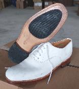 Chaussures blanches en cuir de l'Armée Britannique
