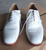 Chaussures blanches en cuir de l'Armée Britannique