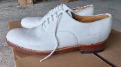 Chaussures blanches en cuir de l'Armée Britannique