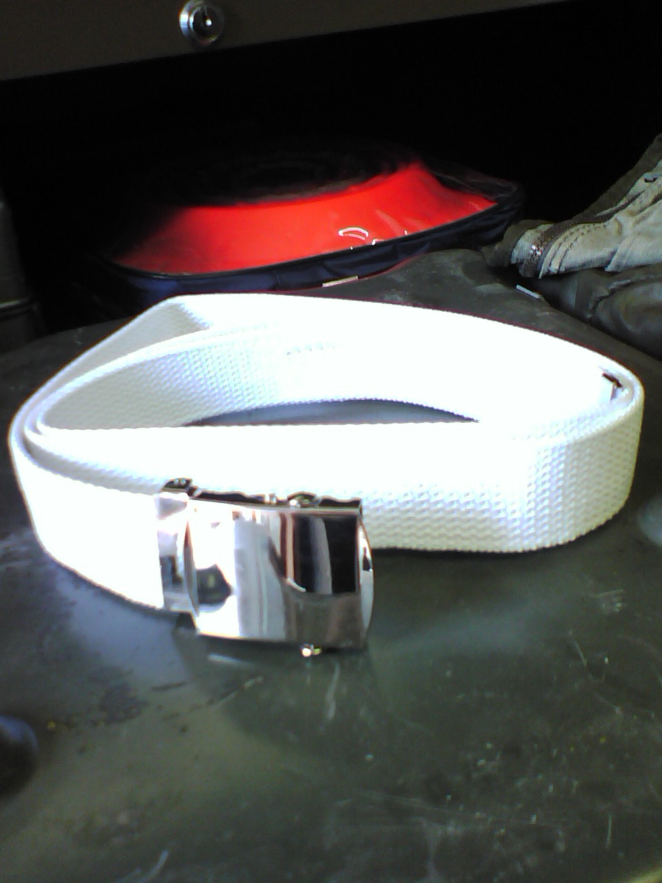 Ceinture en toile blanche boucle en métal