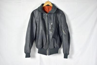 Blouson de pilote de chasse Allemand en cuir gris
